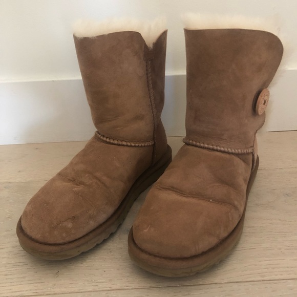UGG Bailey Button II in Chestnut - Picture 2 of 8